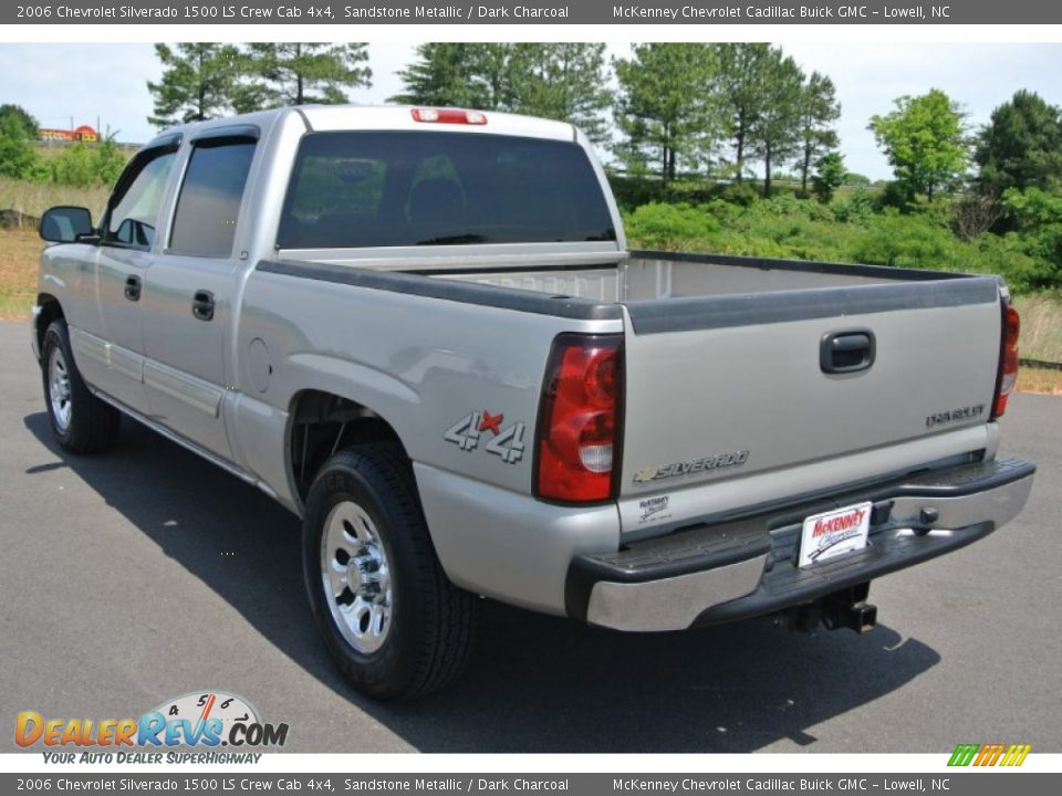 2006 Chevrolet Silverado 1500 LS Crew Cab 4x4 Sandstone Metallic / Dark Charcoal Photo #4