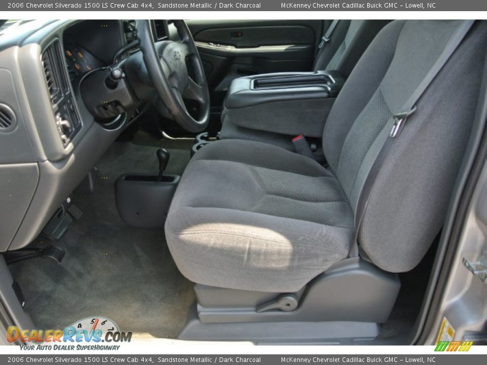 2006 Chevrolet Silverado 1500 LS Crew Cab 4x4 Sandstone Metallic / Dark Charcoal Photo #8