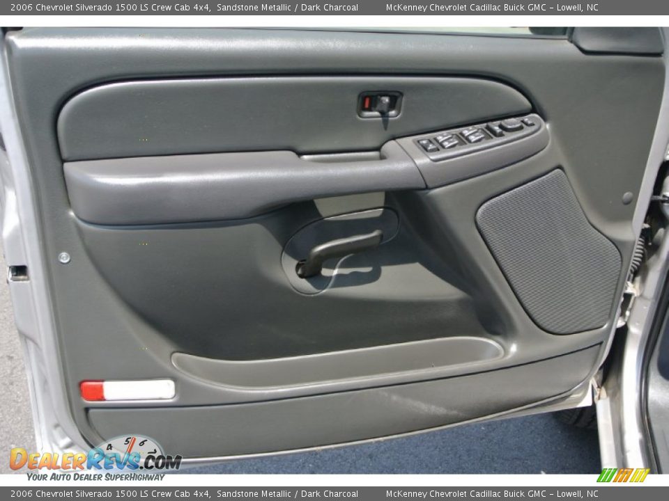 2006 Chevrolet Silverado 1500 LS Crew Cab 4x4 Sandstone Metallic / Dark Charcoal Photo #9