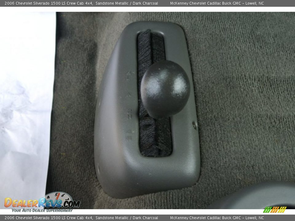 2006 Chevrolet Silverado 1500 LS Crew Cab 4x4 Sandstone Metallic / Dark Charcoal Photo #11