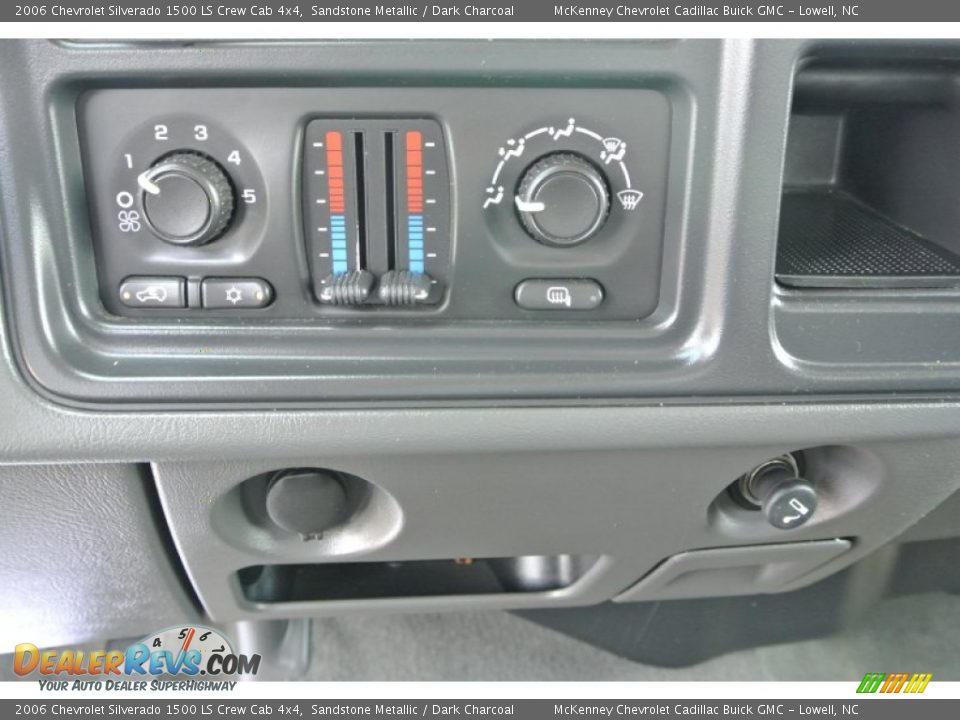 2006 Chevrolet Silverado 1500 LS Crew Cab 4x4 Sandstone Metallic / Dark Charcoal Photo #12