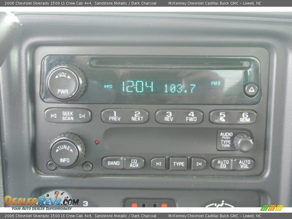 2006 Chevrolet Silverado 1500 LS Crew Cab 4x4 Sandstone Metallic / Dark Charcoal Photo #13