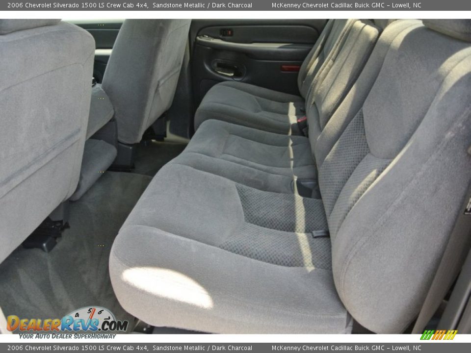 2006 Chevrolet Silverado 1500 LS Crew Cab 4x4 Sandstone Metallic / Dark Charcoal Photo #15