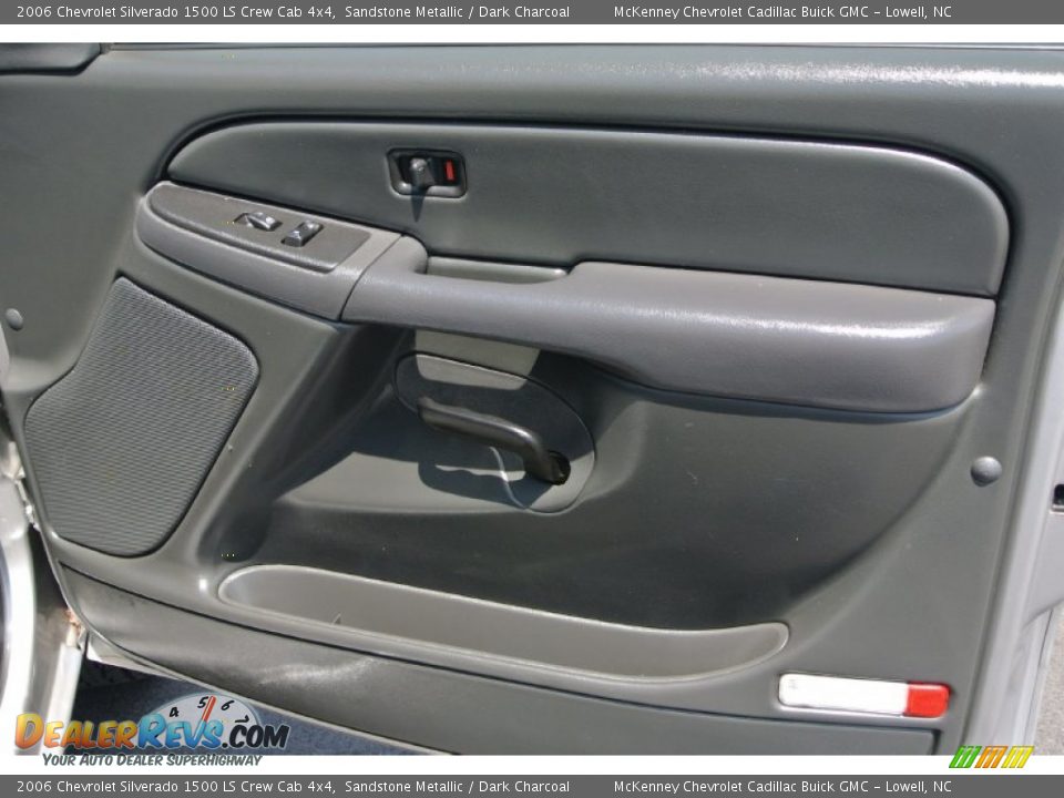 2006 Chevrolet Silverado 1500 LS Crew Cab 4x4 Sandstone Metallic / Dark Charcoal Photo #18