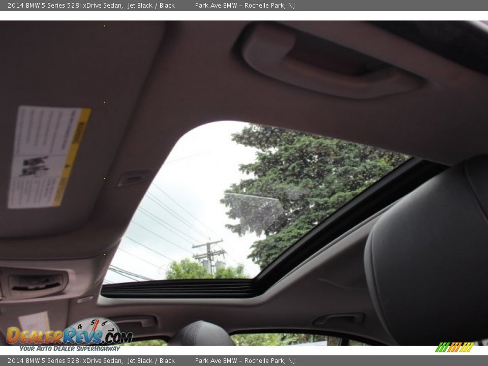 Sunroof of 2014 BMW 5 Series 528i xDrive Sedan Photo #19