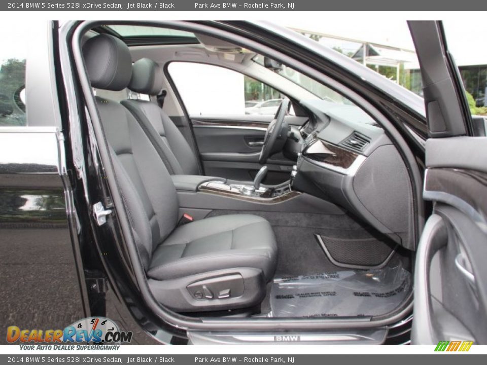 Front Seat of 2014 BMW 5 Series 528i xDrive Sedan Photo #26