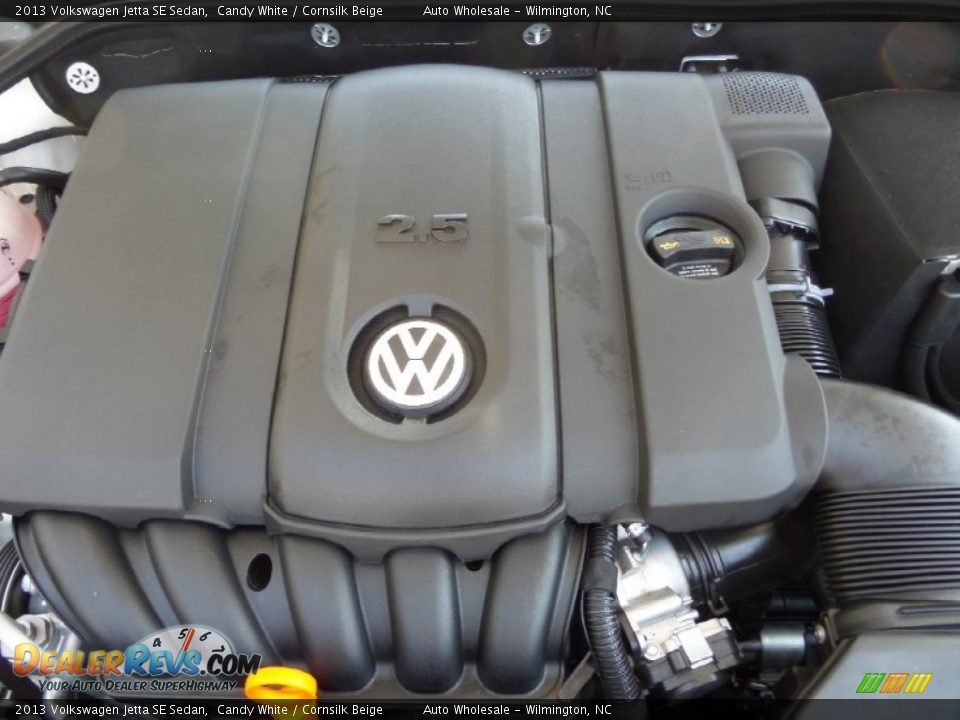 2013 Volkswagen Jetta SE Sedan Candy White / Cornsilk Beige Photo #6