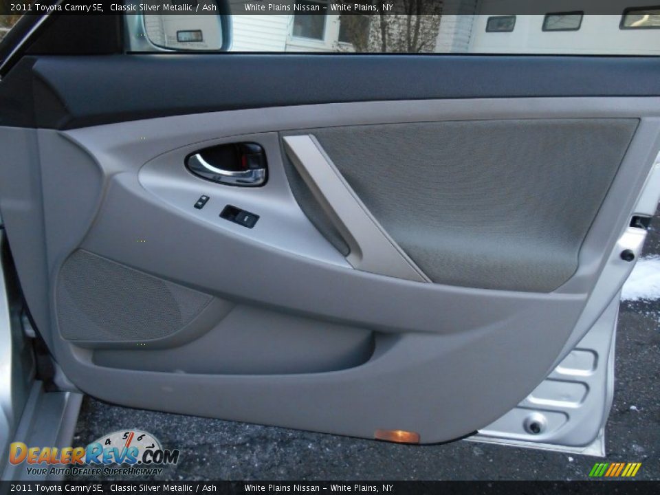 2011 Toyota Camry SE Classic Silver Metallic / Ash Photo #10