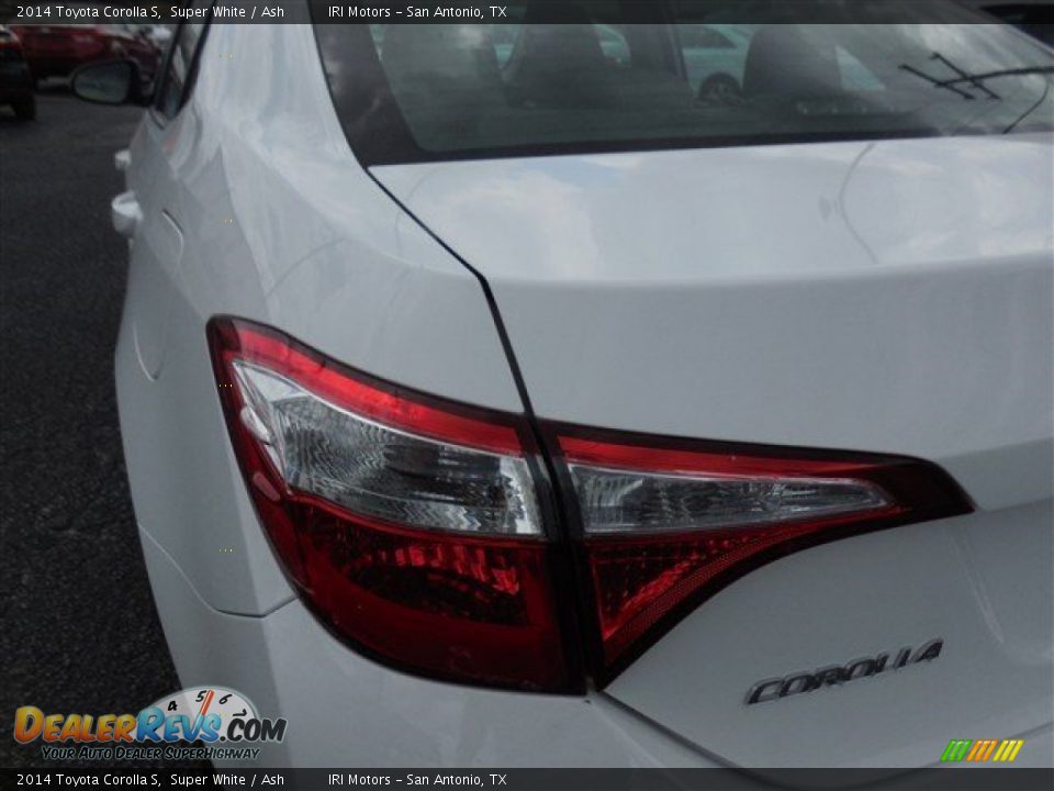2014 Toyota Corolla S Super White / Ash Photo #10