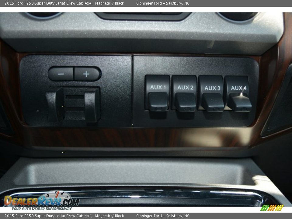 2015 Ford F250 Super Duty Lariat Crew Cab 4x4 Magnetic / Black Photo #24