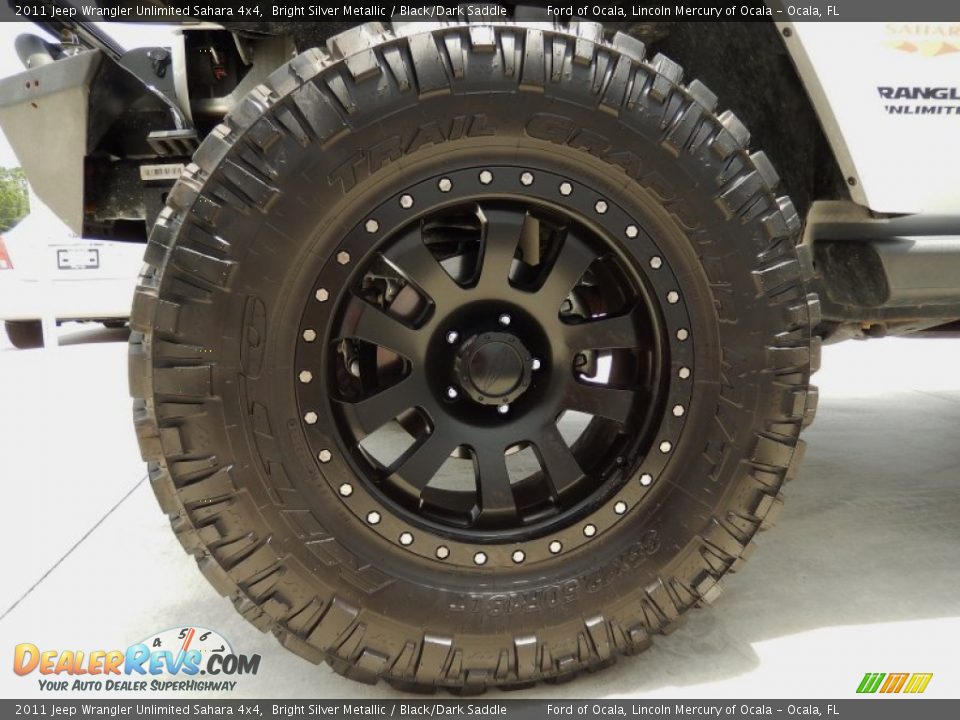 2011 Jeep Wrangler Unlimited Sahara 4x4 Bright Silver Metallic / Black/Dark Saddle Photo #14