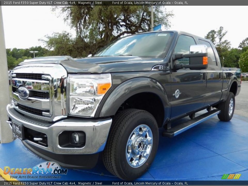 Front 3/4 View of 2015 Ford F350 Super Duty XLT Crew Cab 4x4 Photo #1