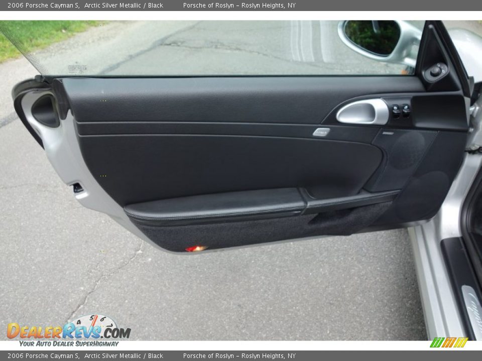 Door Panel of 2006 Porsche Cayman S Photo #11