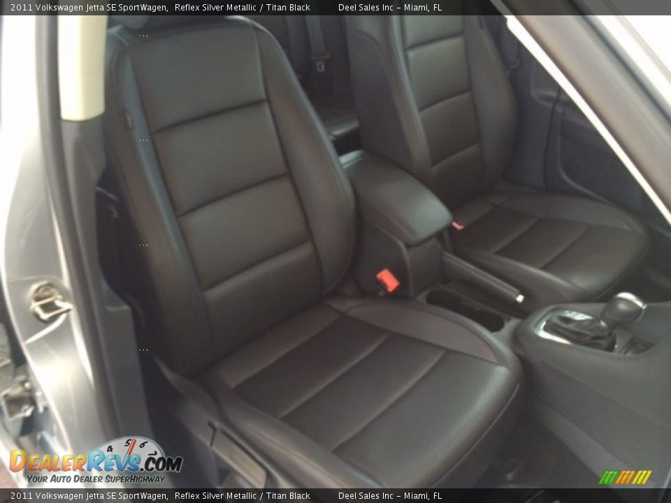 2011 Volkswagen Jetta SE SportWagen Reflex Silver Metallic / Titan Black Photo #10