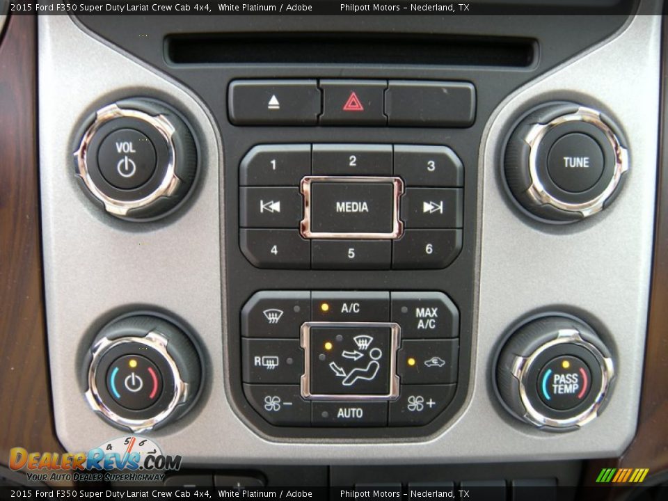 Controls of 2015 Ford F350 Super Duty Lariat Crew Cab 4x4 Photo #33
