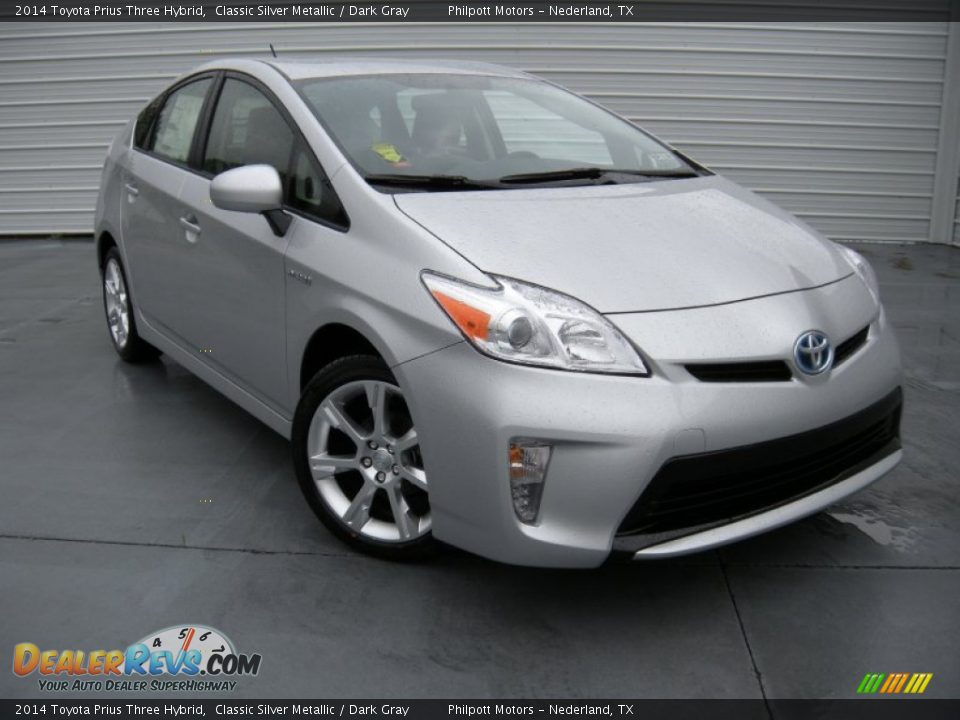 2014 Toyota Prius Three Hybrid Classic Silver Metallic / Dark Gray Photo #2