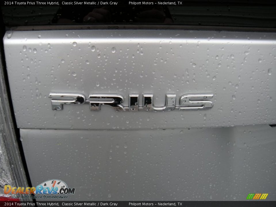 2014 Toyota Prius Three Hybrid Classic Silver Metallic / Dark Gray Photo #15