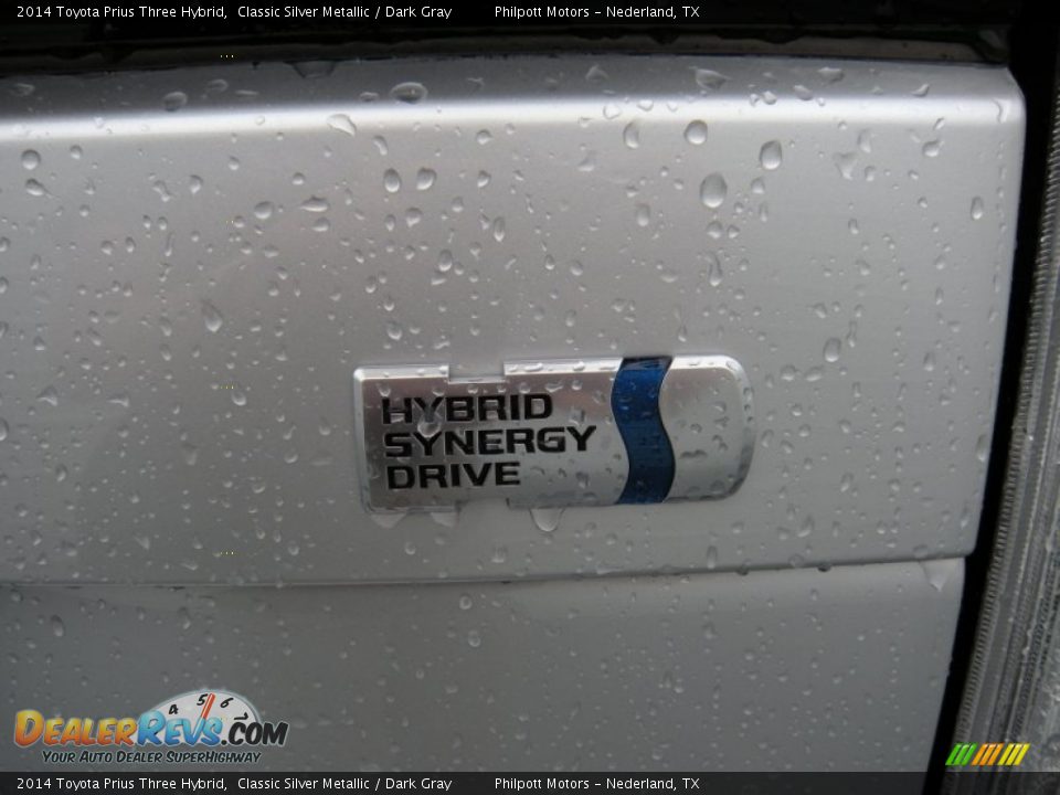 2014 Toyota Prius Three Hybrid Classic Silver Metallic / Dark Gray Photo #16