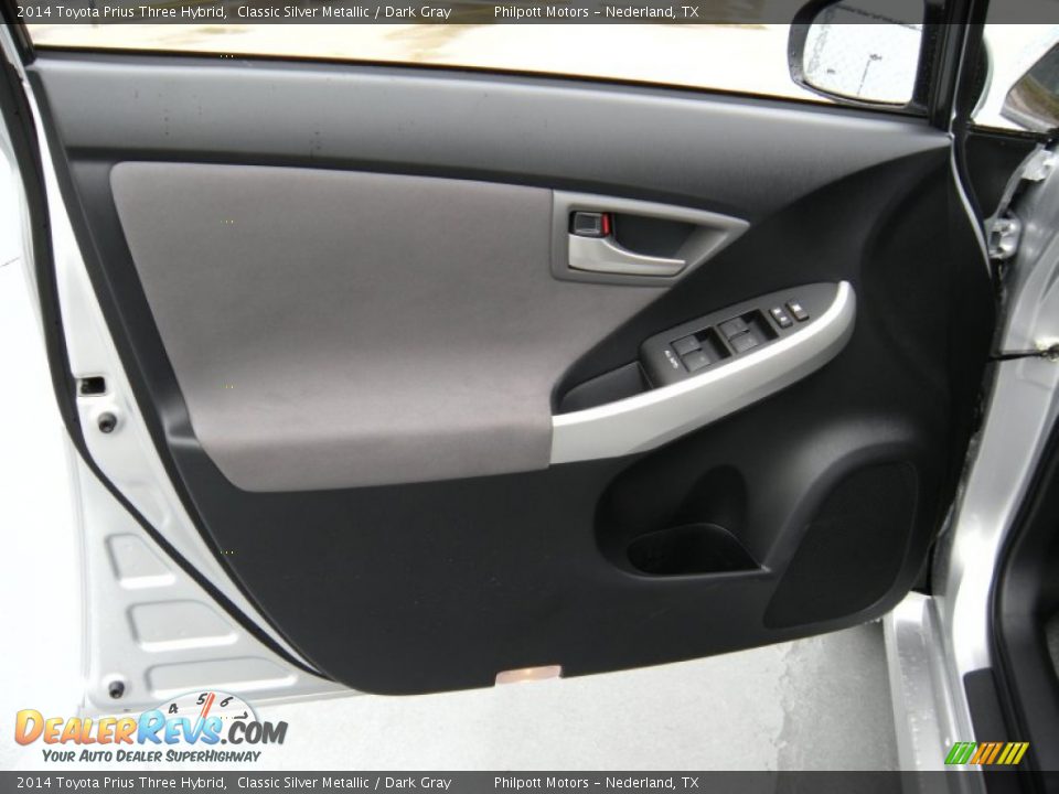 2014 Toyota Prius Three Hybrid Classic Silver Metallic / Dark Gray Photo #22