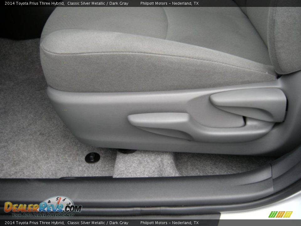 2014 Toyota Prius Three Hybrid Classic Silver Metallic / Dark Gray Photo #25