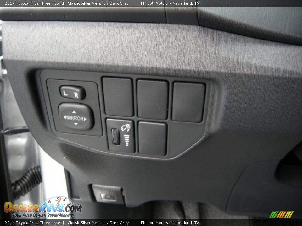 2014 Toyota Prius Three Hybrid Classic Silver Metallic / Dark Gray Photo #34