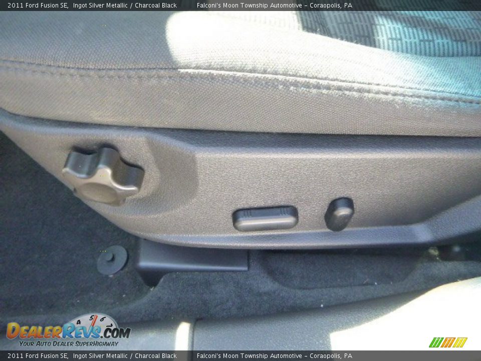 2011 Ford Fusion SE Ingot Silver Metallic / Charcoal Black Photo #21