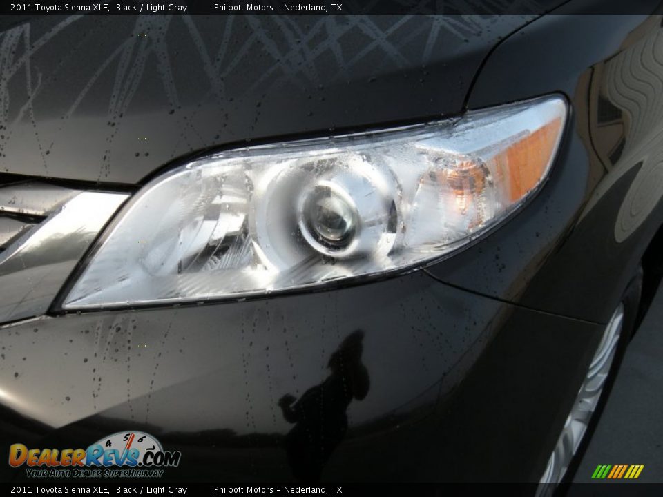 2011 Toyota Sienna XLE Black / Light Gray Photo #9