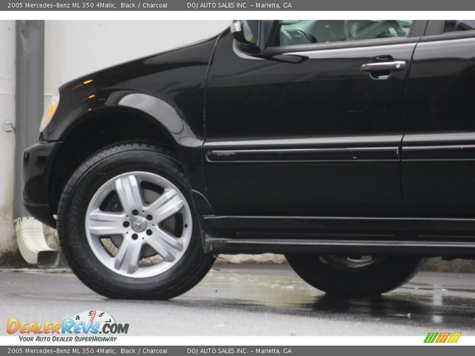 2005 Mercedes-Benz ML 350 4Matic Black / Charcoal Photo #28