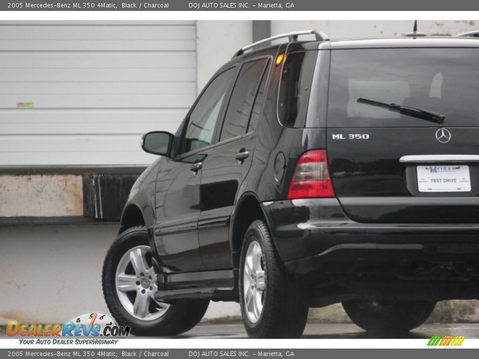 2005 Mercedes-Benz ML 350 4Matic Black / Charcoal Photo #30