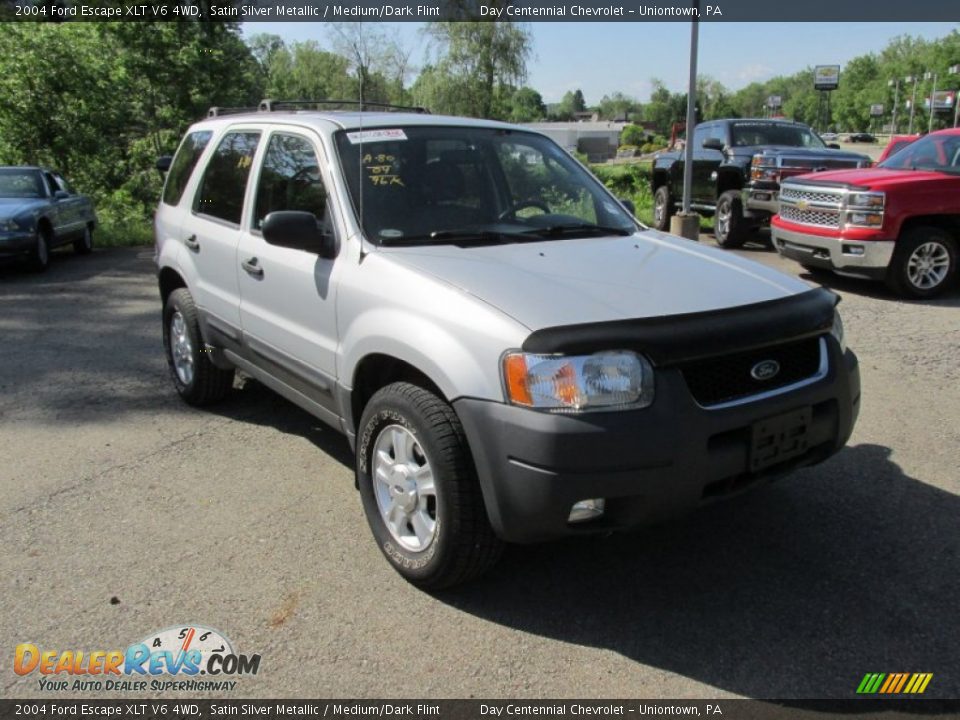 Front 3/4 View of 2004 Ford Escape XLT V6 4WD Photo #8