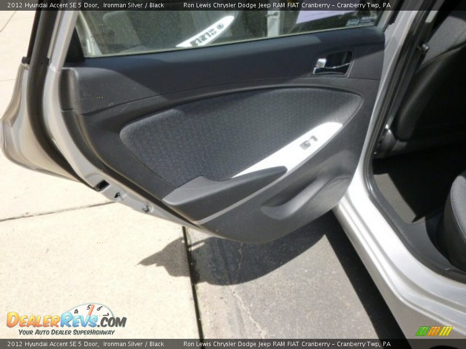 2012 Hyundai Accent SE 5 Door Ironman Silver / Black Photo #13