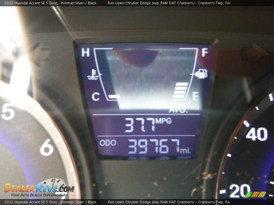 2012 Hyundai Accent SE 5 Door Ironman Silver / Black Photo #19