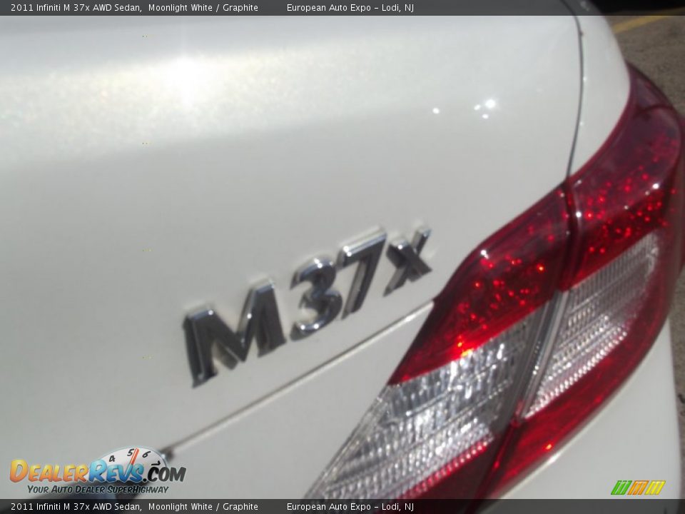 2011 Infiniti M 37x AWD Sedan Moonlight White / Graphite Photo #17