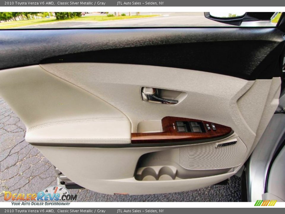 Door Panel of 2010 Toyota Venza V6 AWD Photo #14