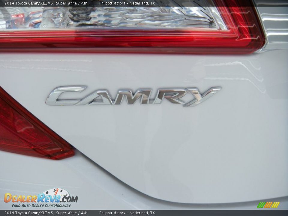 2014 Toyota Camry XLE V6 Super White / Ash Photo #14