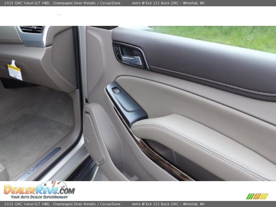 2015 GMC Yukon SLT 4WD Champagne Silver Metallic / Cocoa/Dune Photo #4