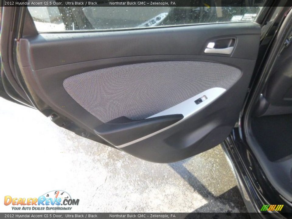 2012 Hyundai Accent GS 5 Door Ultra Black / Black Photo #13