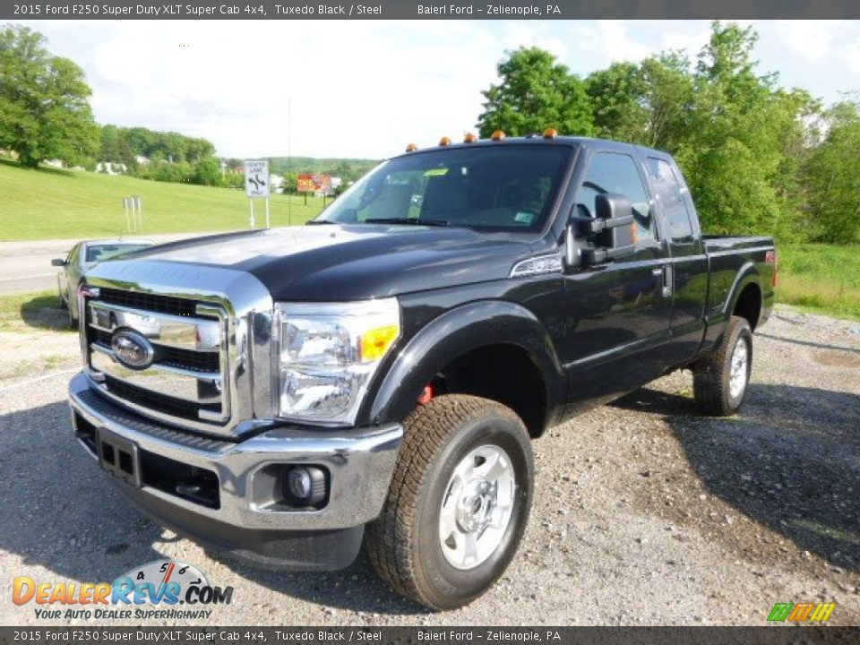 Front 3/4 View of 2015 Ford F250 Super Duty XLT Super Cab 4x4 Photo #4