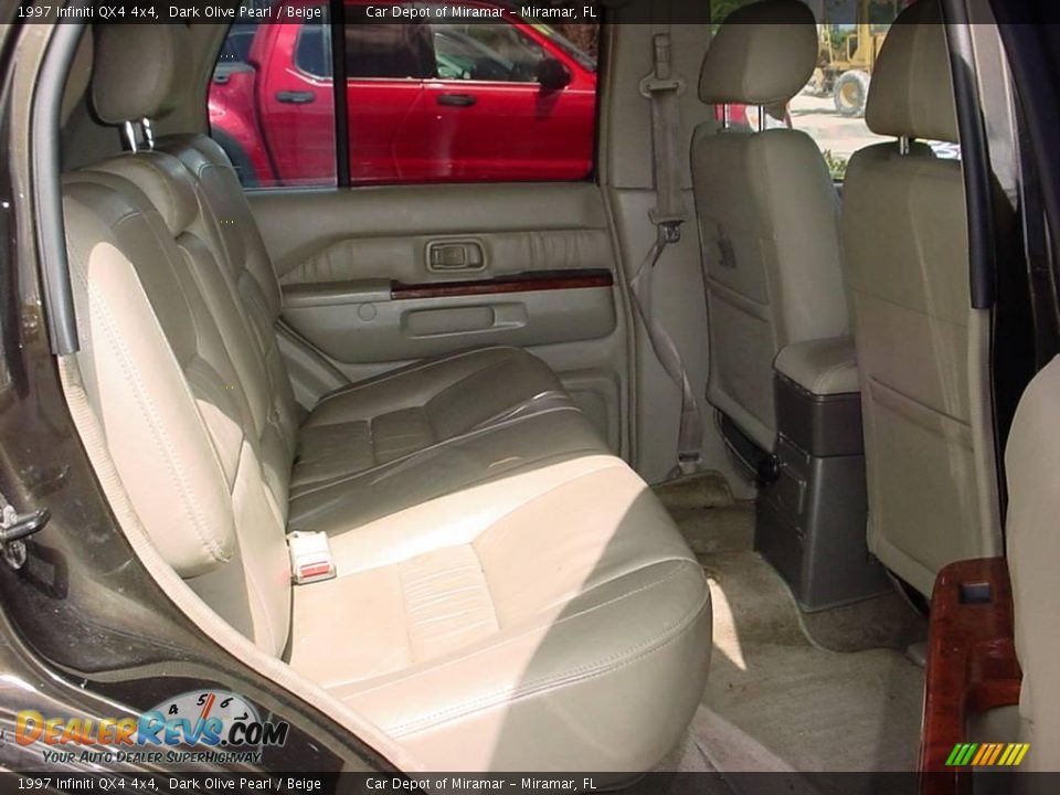 1997 Infiniti QX4 4x4 Dark Olive Pearl / Beige Photo #14
