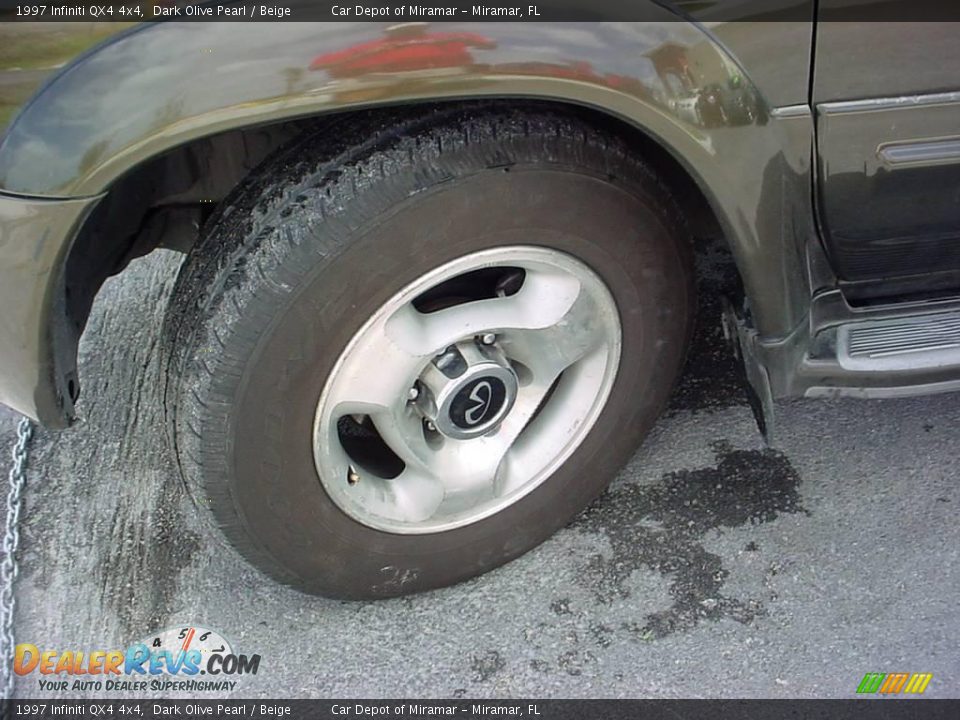 1997 Infiniti QX4 4x4 Dark Olive Pearl / Beige Photo #17