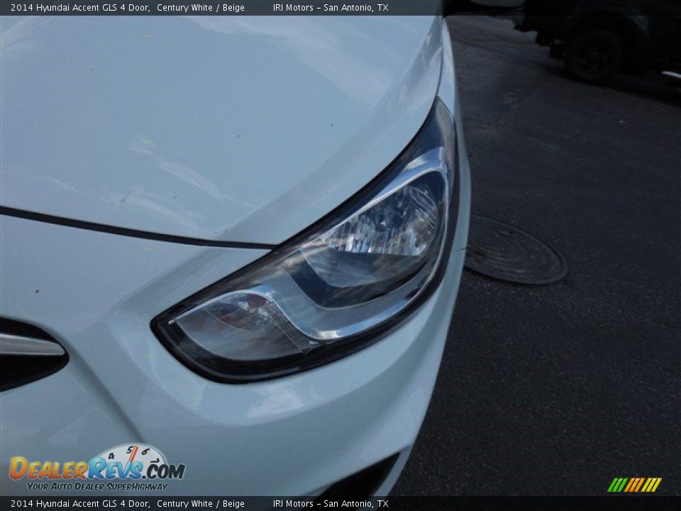 2014 Hyundai Accent GLS 4 Door Century White / Beige Photo #4