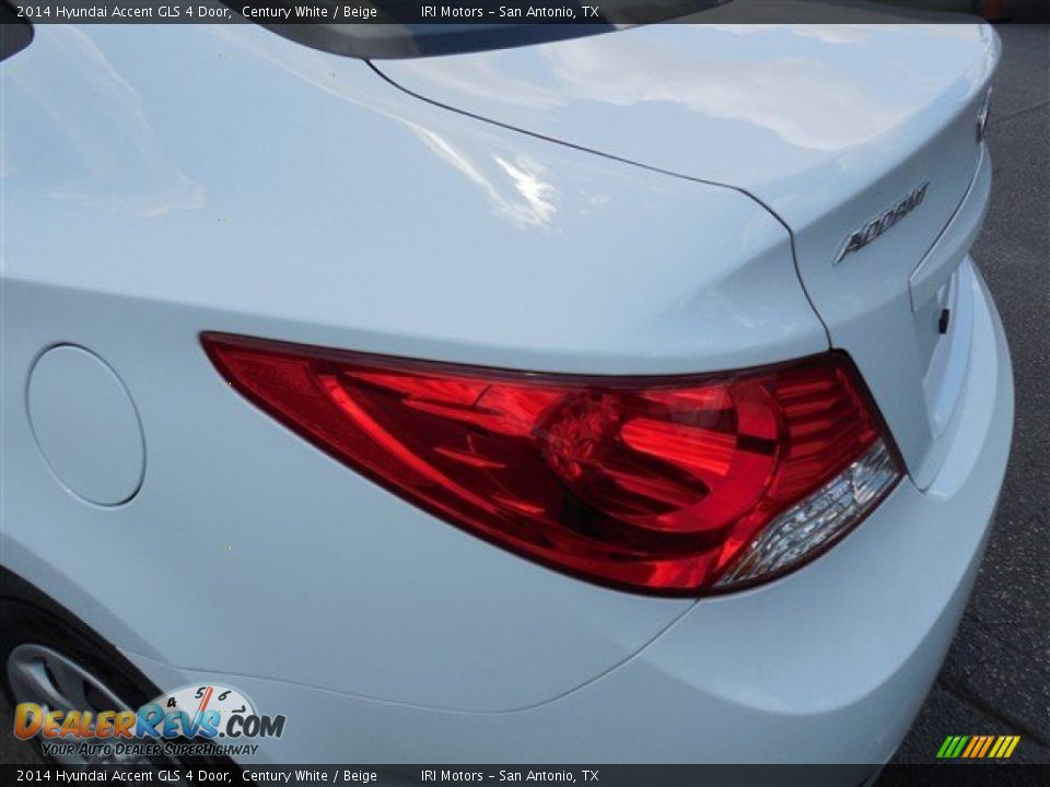 2014 Hyundai Accent GLS 4 Door Century White / Beige Photo #10