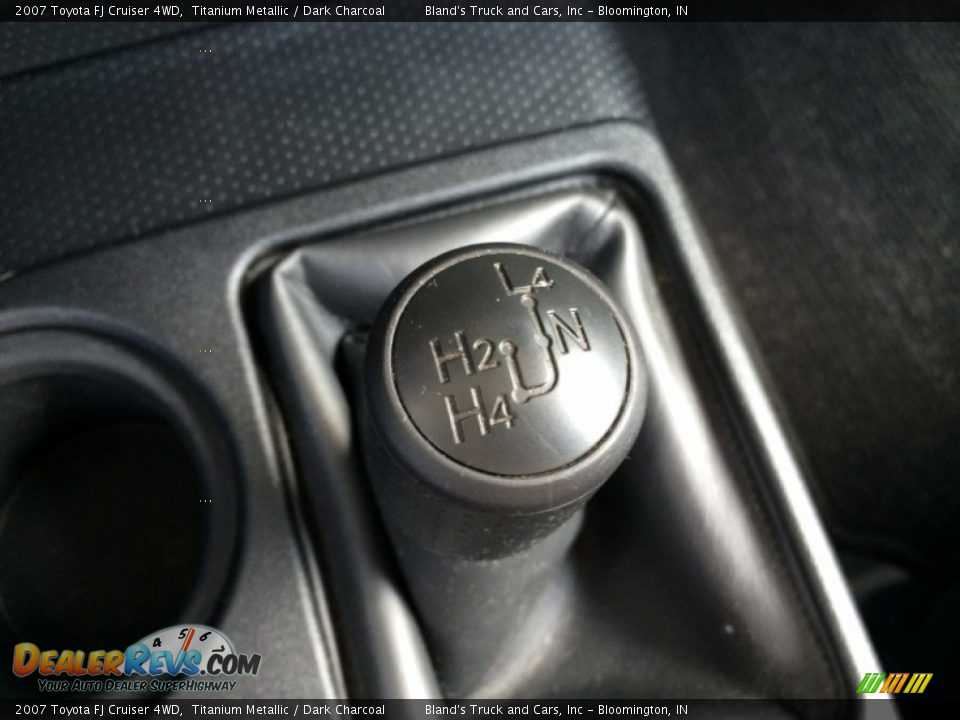 2007 Toyota FJ Cruiser 4WD Titanium Metallic / Dark Charcoal Photo #24