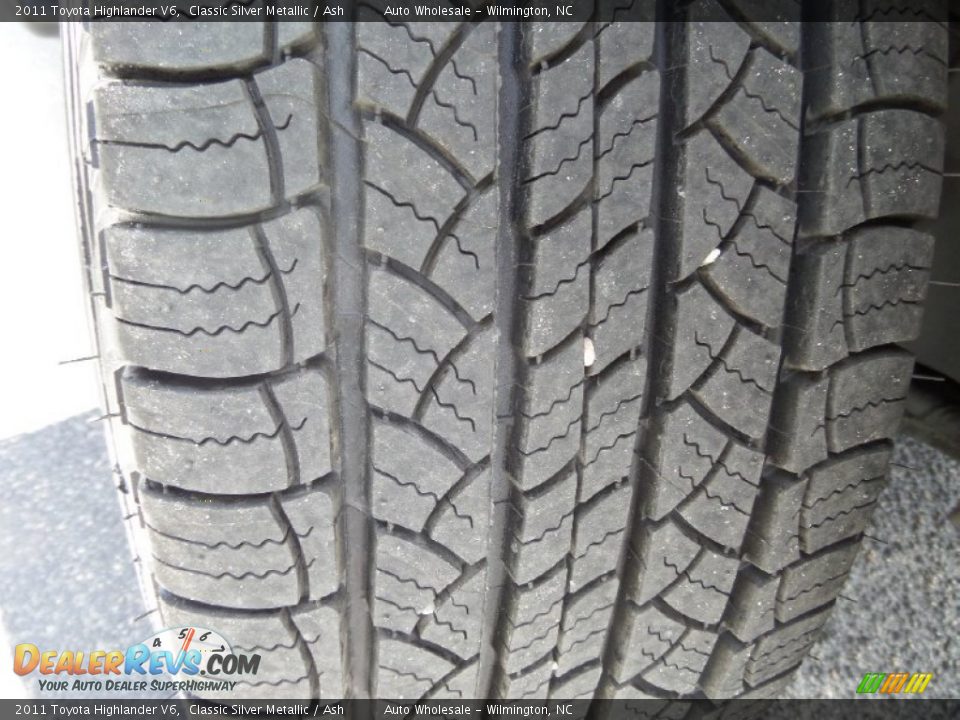 2011 Toyota Highlander V6 Classic Silver Metallic / Ash Photo #9