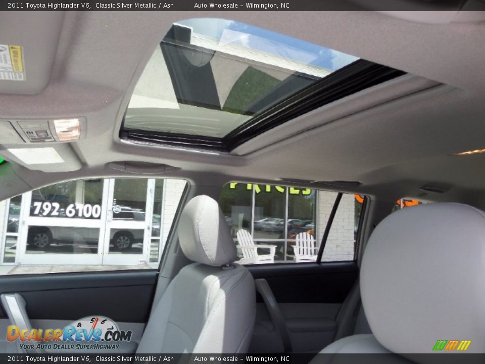 2011 Toyota Highlander V6 Classic Silver Metallic / Ash Photo #11
