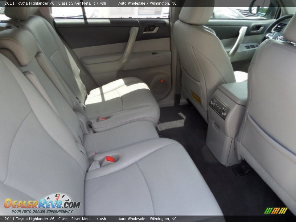 2011 Toyota Highlander V6 Classic Silver Metallic / Ash Photo #14
