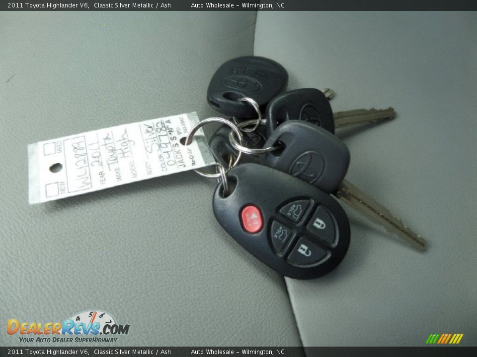 2011 Toyota Highlander V6 Classic Silver Metallic / Ash Photo #20