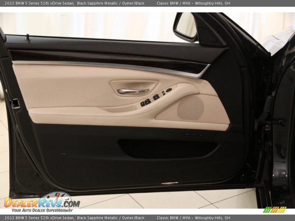 2013 BMW 5 Series 528i xDrive Sedan Black Sapphire Metallic / Oyster/Black Photo #4