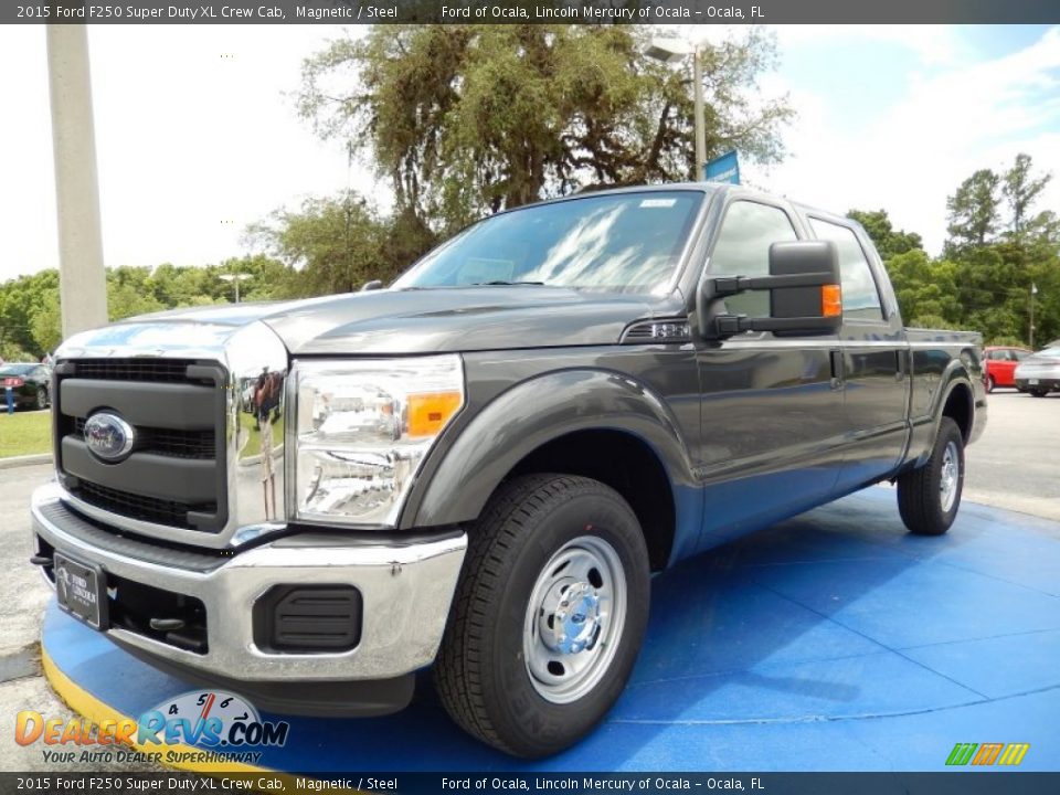 Front 3/4 View of 2015 Ford F250 Super Duty XL Crew Cab Photo #1