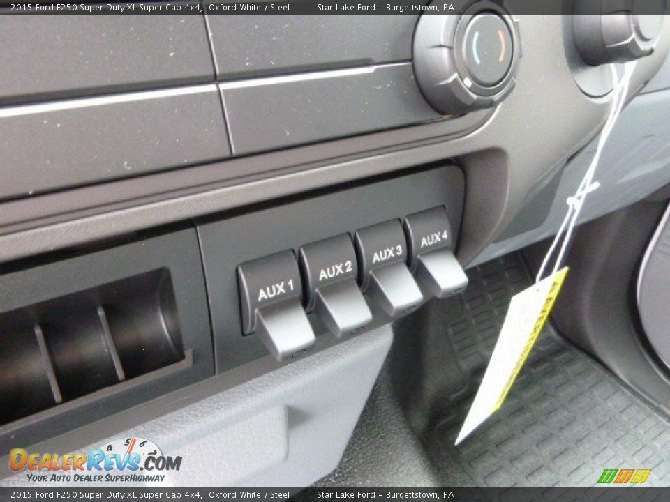 2015 Ford F250 Super Duty XL Super Cab 4x4 Oxford White / Steel Photo #16